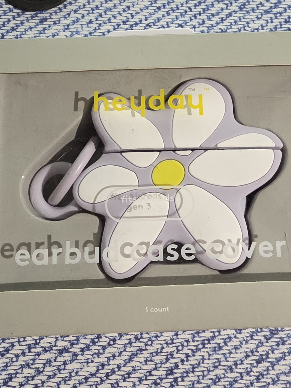 heyday Purple and White Daisy Earbud Case Cover with Yellow Center